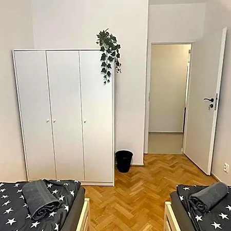 Krucza 호스텔 *